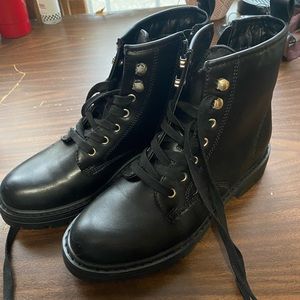 Combat boots